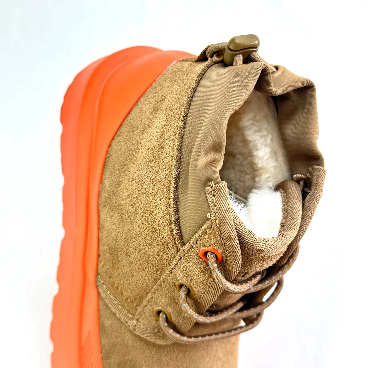 Local 💰600 [Wang Yibo's same style 3991UGG waterproof Tasman high top] The upper is made of high-mercerized cow suede, with fine texture and good gloss, non-currency cow suede! The outsole is made of a combination of injection molding and IP foam (referred to as the original sole). It requires multiple processes and high costs. It is lightweight and feels better on your feet. It is a one-piece, ready-made outsole that is not a currency! Sheep fur lining, warm and skin-friendly size: 35 36 37 38 39 40 41 42 43 44 45
